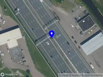 Ambulance met grote spoed naar de Coentunnelweg in Oostzaan