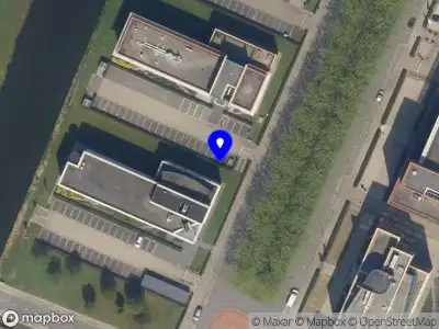 Ambulance met grote spoed naar de Lichtenauerlaan in Rotterdam
