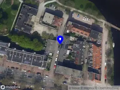 Ambulance met grote spoed naar de Noorderstraat in Leiden