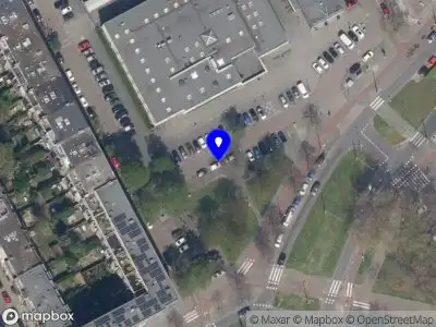 Ambulance met gepaste spoed naar de Stadhoudersplein in Rotterdam