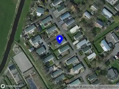 Brandweer met grote spoed naar de Oostdijkseweg in Goedereede vanwege waarnemen gaslucht