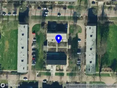 Brandweer met grote spoed naar de Aardenburg in Hoogeveen vanwege afhijsen patient