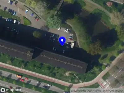 Ambulance met grote spoed naar de Leiwater in Zoetermeer