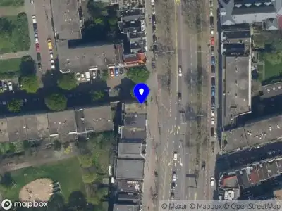 Ambulance met grote spoed naar de Henegouwerlaan in Rotterdam