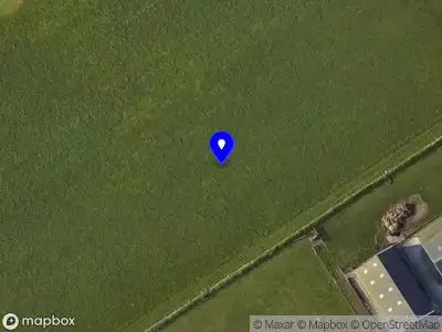 Ambulance met grote spoed naar de Hallerweg in Den Burg