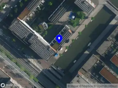 Brandweer met gepaste spoed naar de Willy Mullenskade in Amsterdam