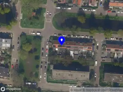 Ambulance met grote spoed naar de Surinamesingel in Vlaardingen