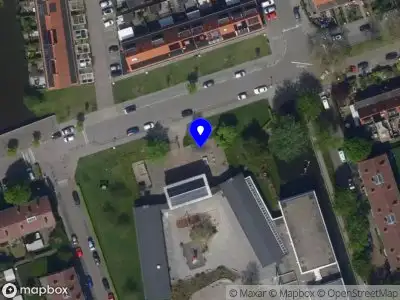 Brandweer met gepaste spoed naar de Piet Heinstraat in Evertsenstraat