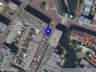 Ambulance met grote spoed naar de Veststraat in Dordrecht