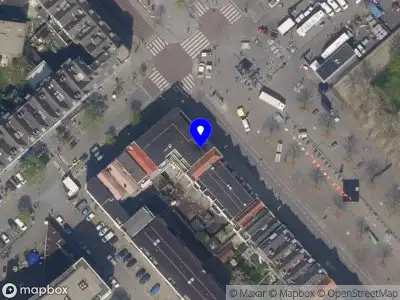 Ambulance met grote spoed naar de Pretorialaan in Rotterdam