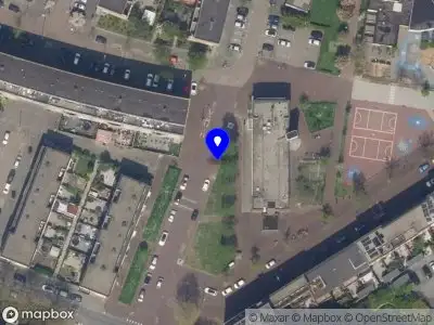 Ambulance met grote spoed naar de Fruitlaan in Rotterdam