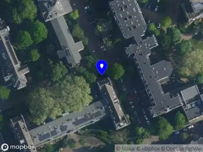 Ambulance met gepaste spoed naar de Marius van Bouwdijk Bastiaansestraat in Amsterdam vanwege een liftopsluiting