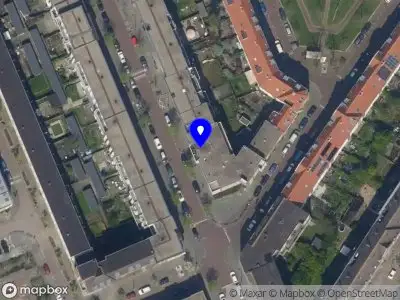 Ambulance met grote spoed naar de Van Lennepstraat in Rotterdam