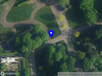 Ambulance met grote spoed naar de Amstelpark in Amsterdam