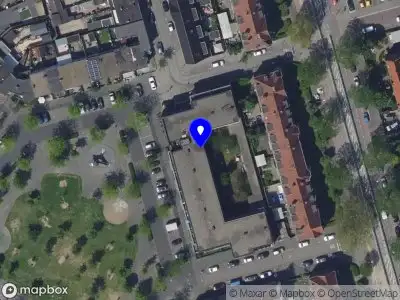 Ambulance met gepaste spoed naar de Eduard Douwes Dekkerstraat in Dordrecht