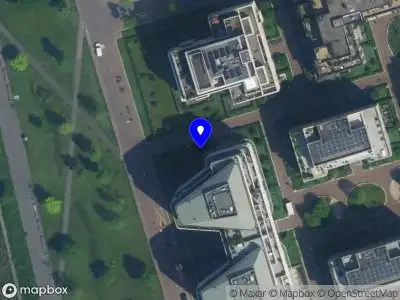 Ambulance met grote spoed naar de Overhoeksparklaan in Amsterdam