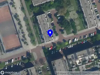 Ambulance met grote spoed naar de Rosa Manusstraat in Amsterdam
