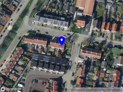 Ambulance met grote spoed naar de M.H. Trompstraat in Oud-Beijerland