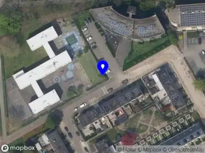 Ambulance met grote spoed naar de Biezenkreek in Rotterdam