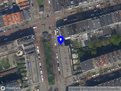 Ambulance met grote spoed naar de Claes de Vrieselaan in Rotterdam