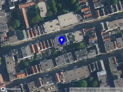 Ambulance met gepaste spoed naar de Karthuizersstraat in Amsterdam