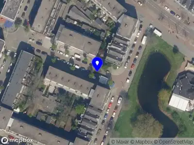 Ambulance met grote spoed naar de Naaldwijkstraat in Rotterdam