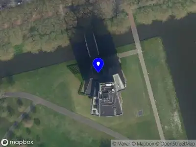 Ambulance met grote spoed naar de Ien Daleshof in Rotterdam