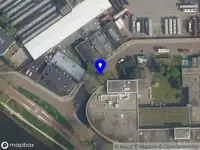 Ambulance met grote spoed naar de Surinamestraat in Delft