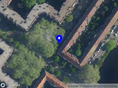 Ambulance met gepaste spoed naar de Bertelmanstraat in Amsterdam