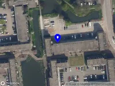 Ambulance met grote spoed naar de Agnietenhof in Capelle aan den IJssel