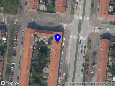 Ambulance met grote spoed naar de Dorpsweg in Rotterdam