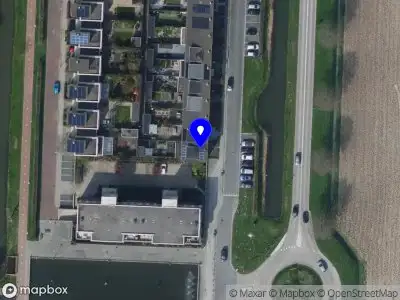 Ambulance met grote spoed naar de Maximiliaanstraat in Numansdorp