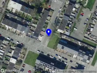 Ambulance met grote spoed naar de Lohengrinhof in Hoogvliet Rotterdam