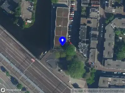 Ambulance met gepaste spoed naar de Korte Prinsengracht in Amsterdam