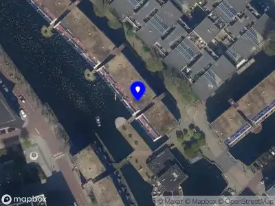 Ambulance met gepaste spoed naar de Noordmolenwerf in Rotterdam