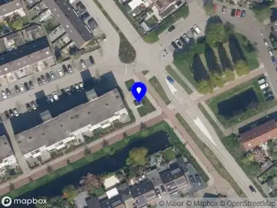 Ambulance met grote spoed naar de Muiderslotstraat in Schiedam