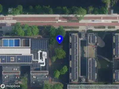 Ambulance met grote spoed naar de Arent Janszoon Ernststraat in Amsterdam
