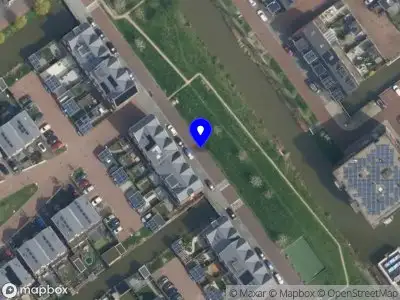 Ambulance met grote spoed naar de Glaskloksingel in Delft
