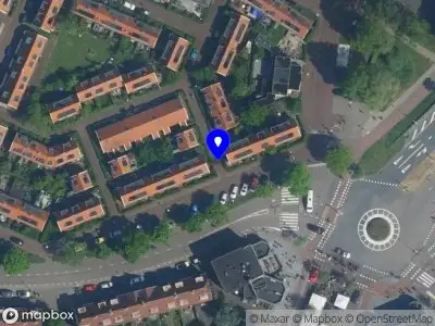 Ambulance met grote spoed naar de Eerste Disteldwarsstraat in Amsterdam