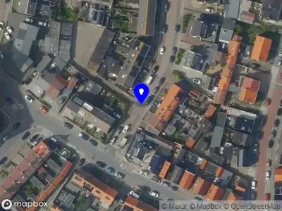 Ambulance met grote spoed naar de Prins Bernhardstraat in Egmond aan Zee vanwege afhijsen patient