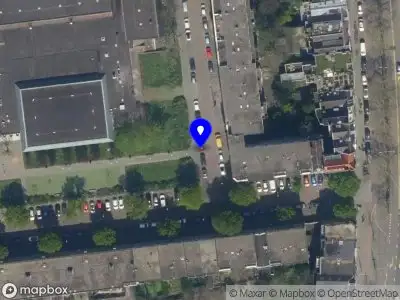 Ambulance met grote spoed naar de Oostervantstraat in Rotterdam