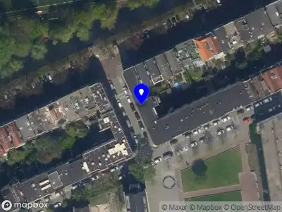 Ambulance met grote spoed naar de Veeluststraat in Rotterdam