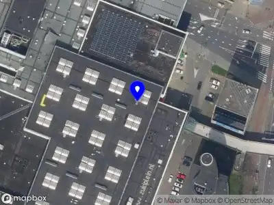 Ambulance met gepaste spoed naar de Zuidplein Hoog in Rotterdam