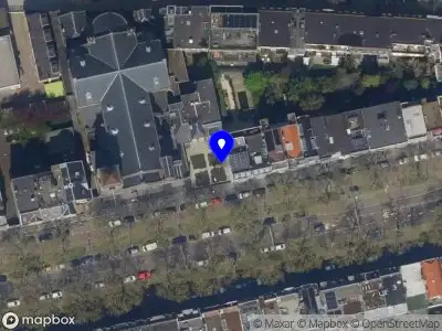 Ambulance met grote spoed naar de Mathenesserlaan in Rotterdam