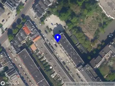 Ambulance met grote spoed naar de Van der Sluysstraat in Rotterdam