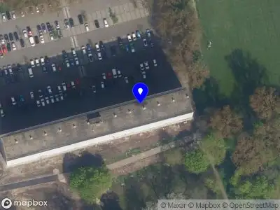 Ambulance met grote spoed naar de Max Planckplaats in Rotterdam