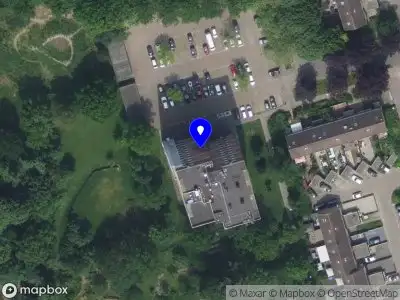 Brandweer met gepaste spoed naar de Evelindeflat in Roosendaal vanwege een buitenbrand