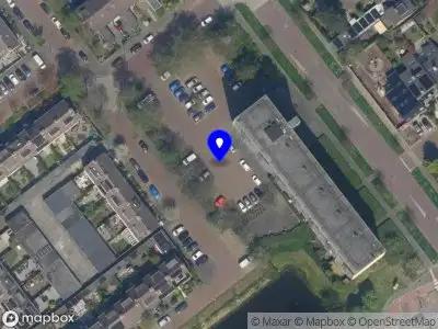 Ambulance met grote spoed naar de Elzendal in Maassluis