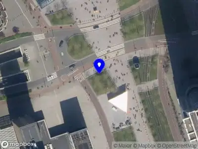 Ambulance met grote spoed naar de Weena in Rotterdam