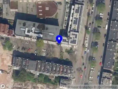 Ambulance met grote spoed naar de Tamboerstraat in Rotterdam